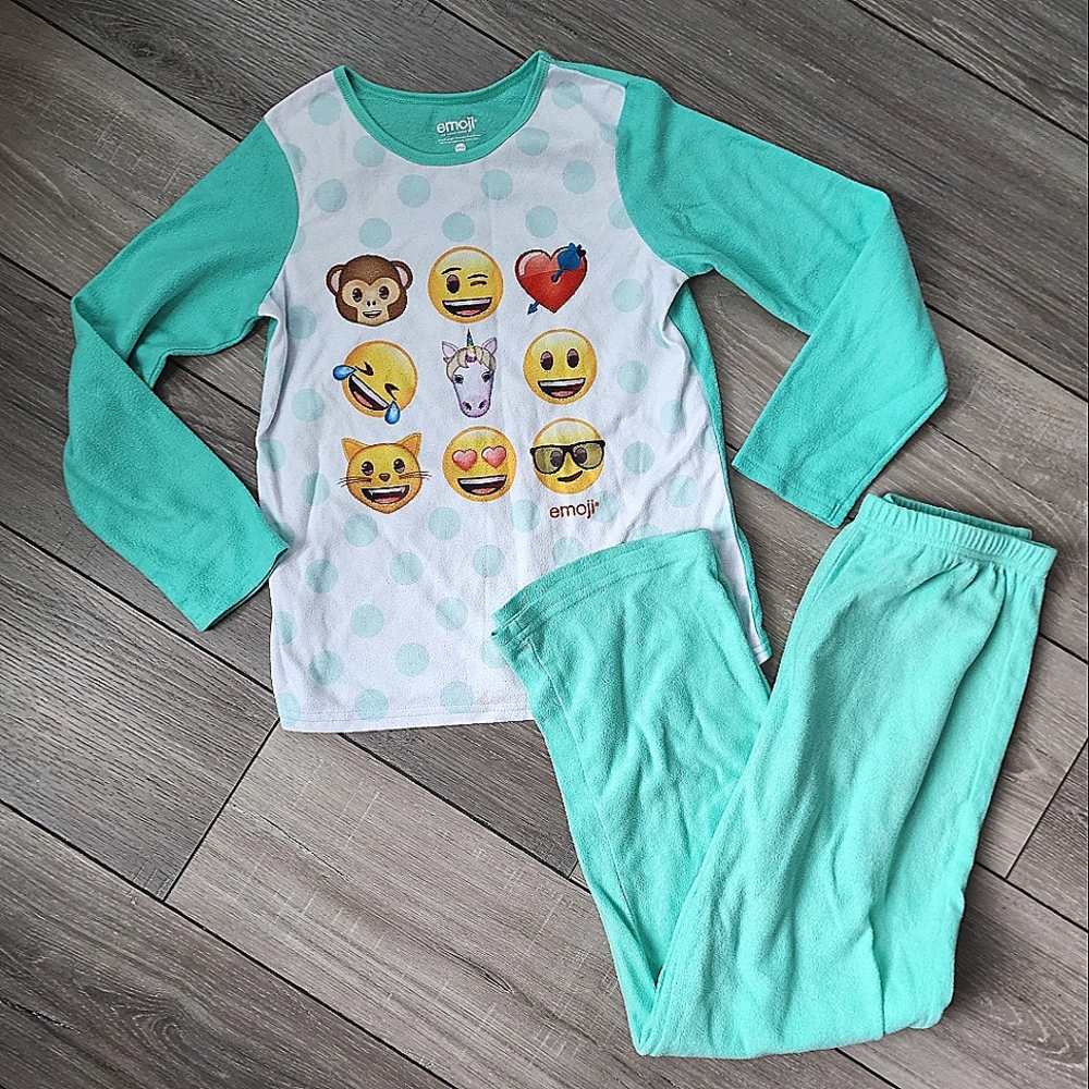 Girl's emoji pajama set